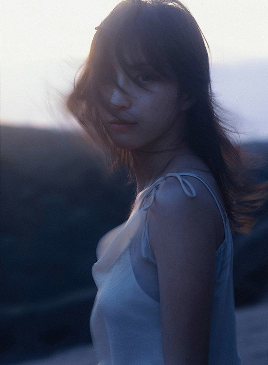 广末凉子 · また見ぬ世界への扉を押し開ける 1