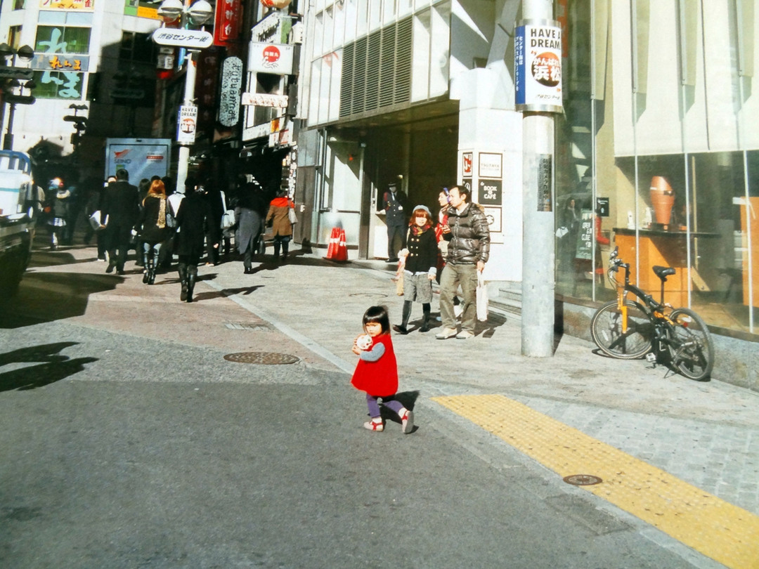 川岛小鸟 街道远景里的小孩
