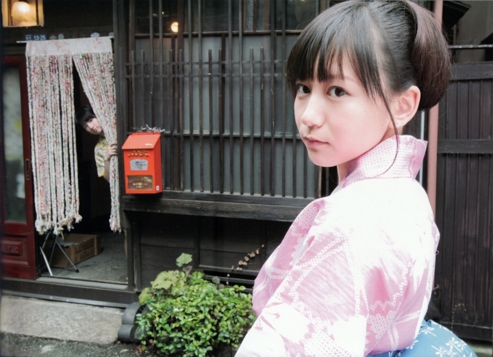 和服少女回头