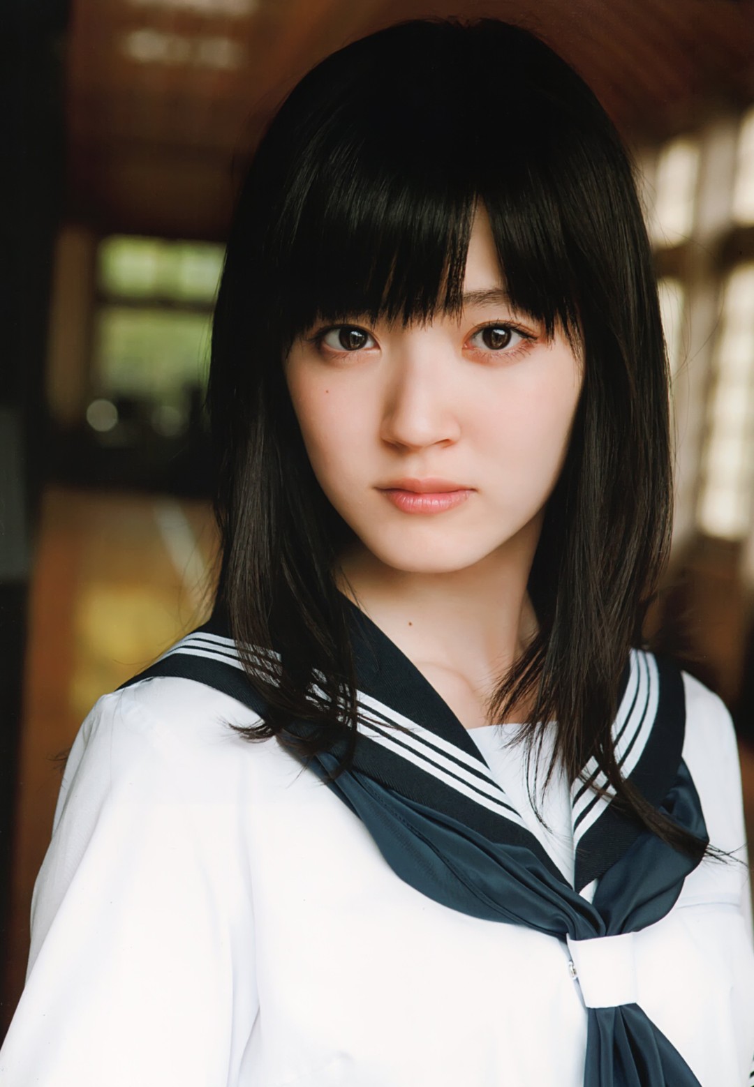 铃木爱理《卒業》内页 白水手服正面凝视